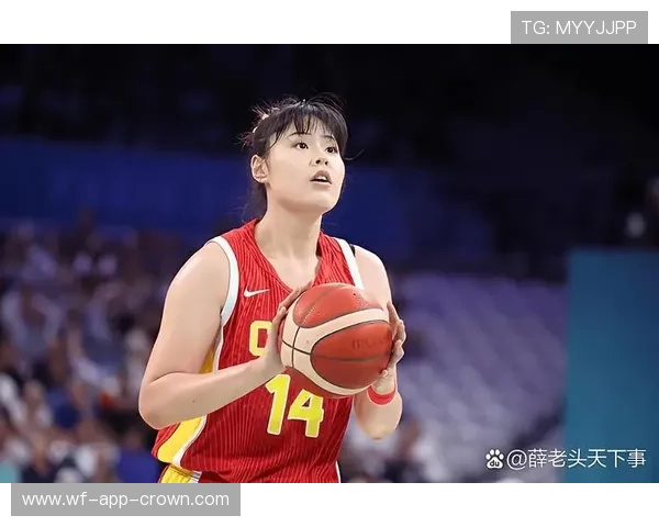 李月汝训练间隙居然带了保姆，谁家的篮球明星天天这么奢侈？