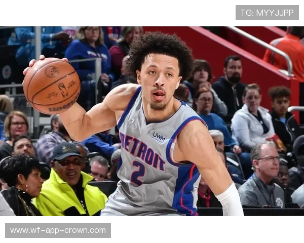 凯德·坎宁安利用挡拆制造投篮空间，助攻率提升显著拉开队内差距