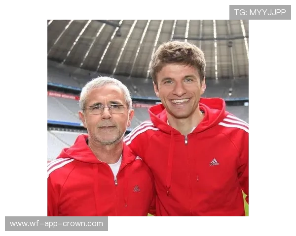 撕开防线前插造险，穆勒本赛季更偏组织非单纯射手